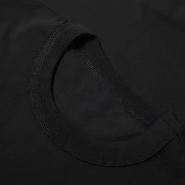 Camiseta Negra con Estilo Urbano