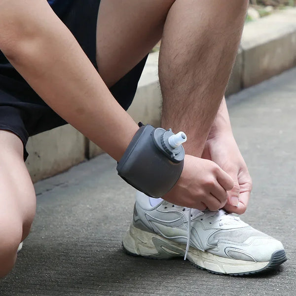 Sports-wrist-water-bottle-cycling-marathon-hydration-tool-mountaineering-outdoor-portable-climbing-wrist-water-bottle.jpg